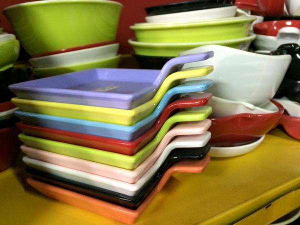 台南-鴻大餐飲設備買賣 - 各式各色美耐皿餐具